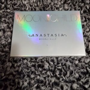 ABH Moonstruck highlighter